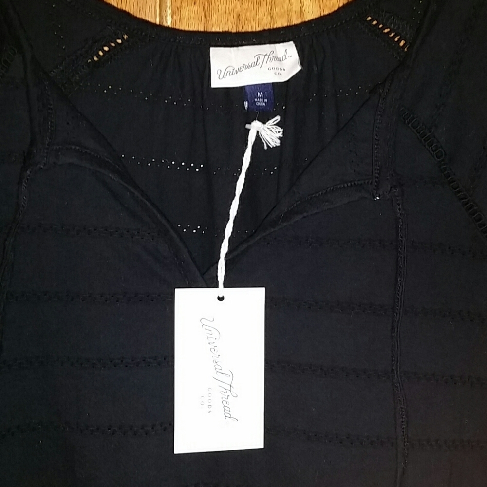 Universal Thread top. Size medium. - Picture 3 of 11